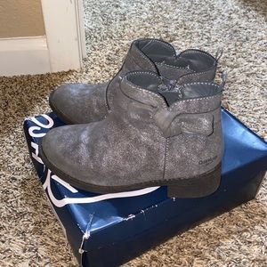 Osh Kosh Grey Booties in VGUC